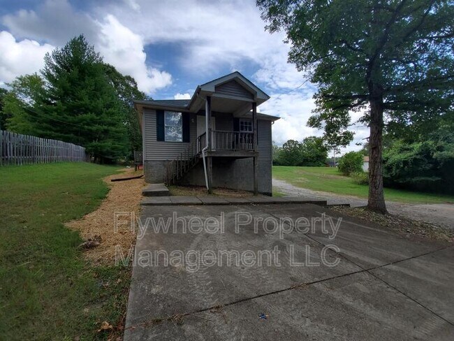 Building Photo - 118 N Poole St