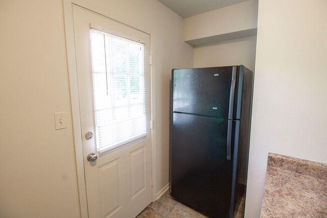 Building Photo - 215 Wheaton Ct