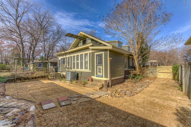Building Photo - 1195 Dorothy Pl