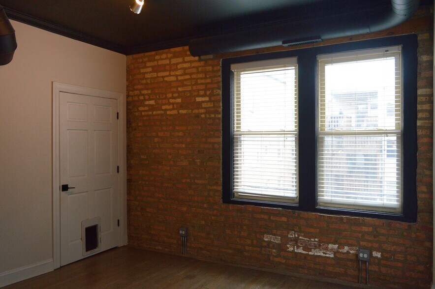 Building Photo - 1647 W Pratt Blvd
