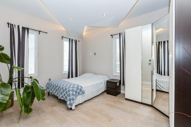 Building Photo - 96 Columbia Terrace