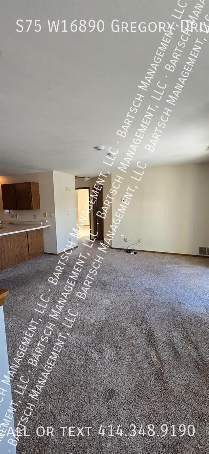 Building Photo - S75W16890-W16890 Gregory Dr