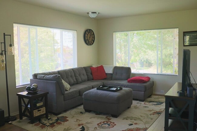 Building Photo - Exquisite 3 Bed, 1.75 Bath Home in Old Fai...