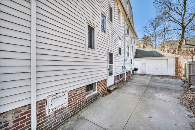 Building Photo - 1724 Preyer Ave