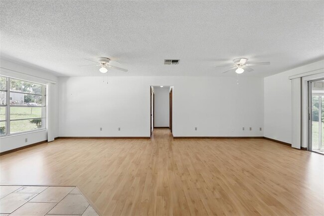 Building Photo - 2343 Greenacre Rd