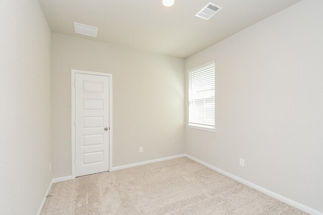 Building Photo - 14042 Chinook Dr