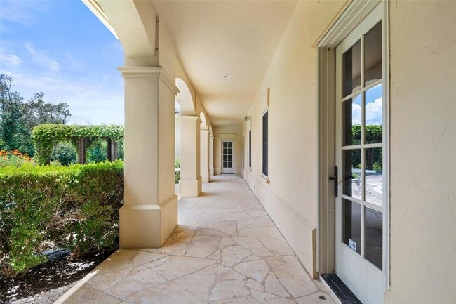 Building Photo - 602 Las Lomas Dr