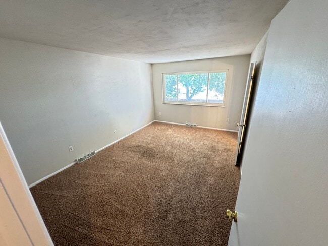 Building Photo - Lovely home in the Villas Community - Age Restricted Community 55+