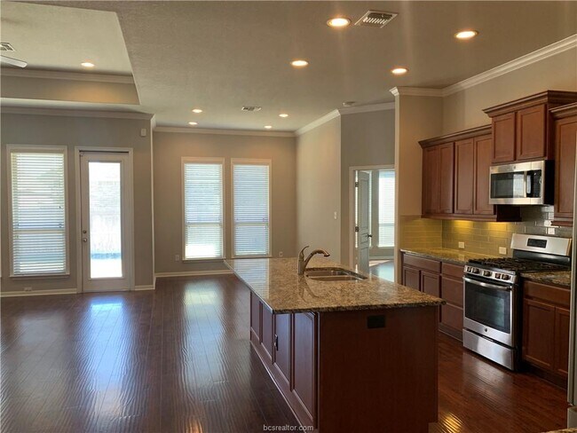 Building Photo - 2527 Portland Ave