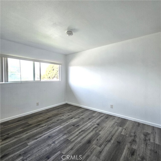 Building Photo - 320 E Hullett St