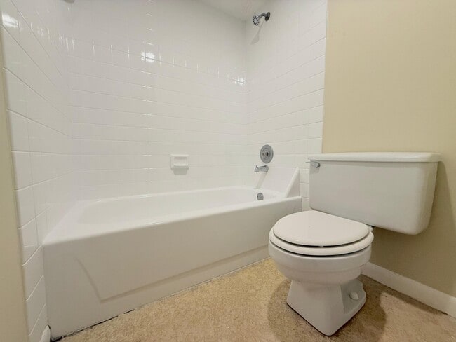 Building Photo - 810 8th Way