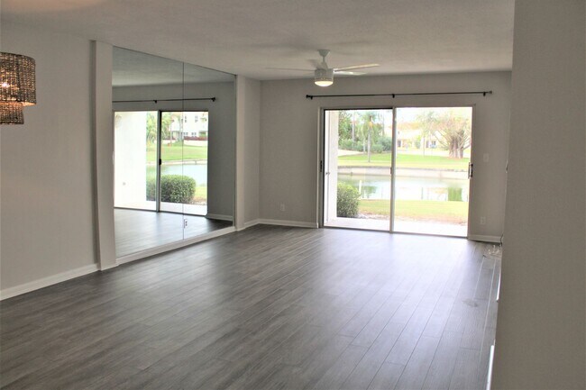 Building Photo - Unfurnished Annual Updated Ground Level 2/2 split plan Condo-Vista Verde East (Isla Del Sol)
