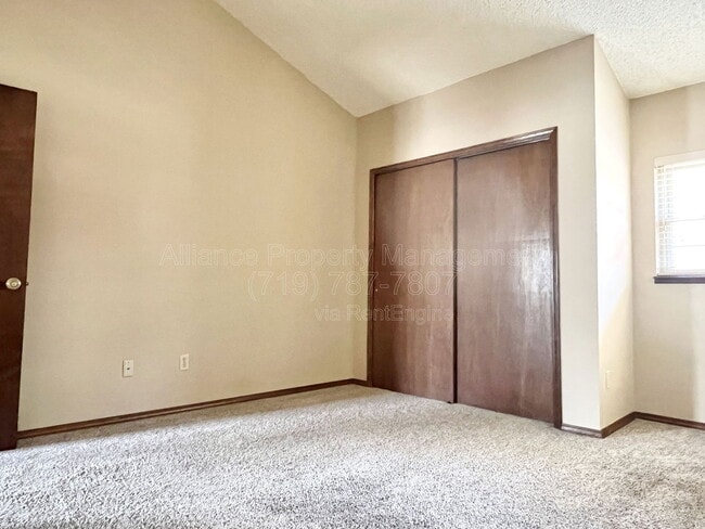 Building Photo - 5589 Tamworth Dr