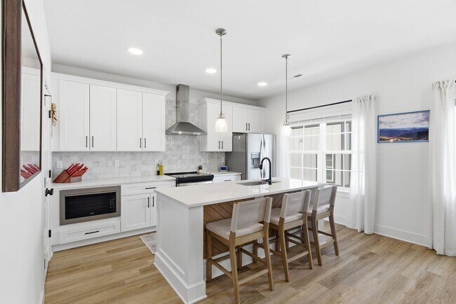 Building Photo - Modern Townhome in Madison