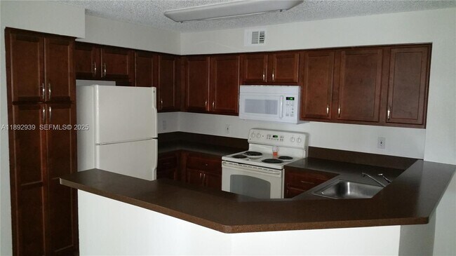 Building Photo - 7640 Westwood Dr