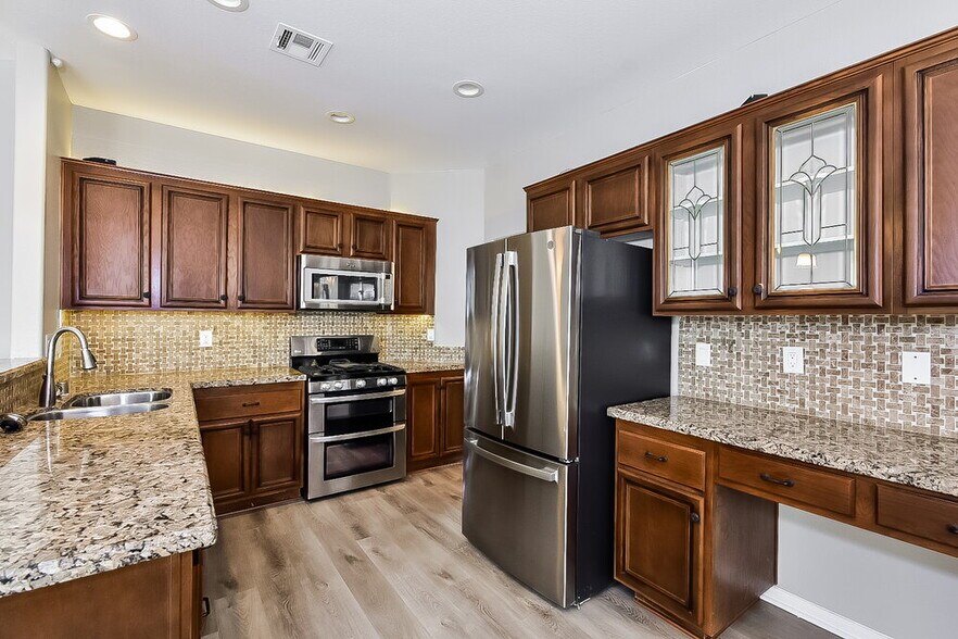 Building Photo - 3232 Paragon Pointe St