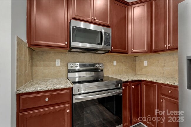Building Photo - 1818 Fleetwood Dr