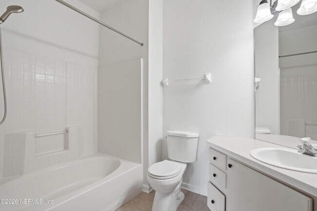Building Photo - 7990 Baymeadows Cir E