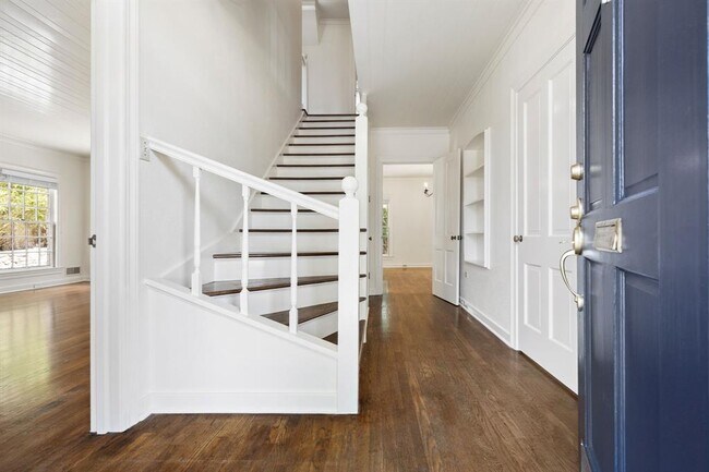 Building Photo - 610 Rathervue Pl