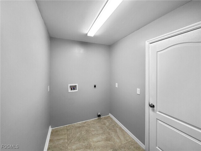 Building Photo - 5823 Buchanan Rd