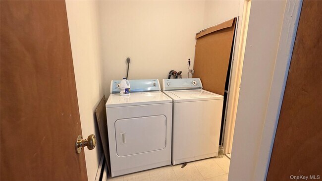 Building Photo - 540 Oak St