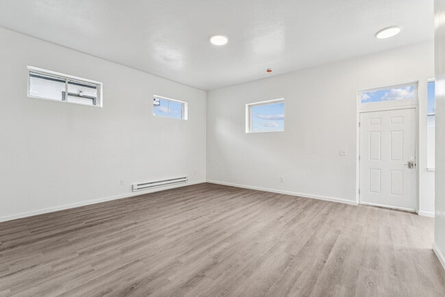 Building Photo - 911 - Office