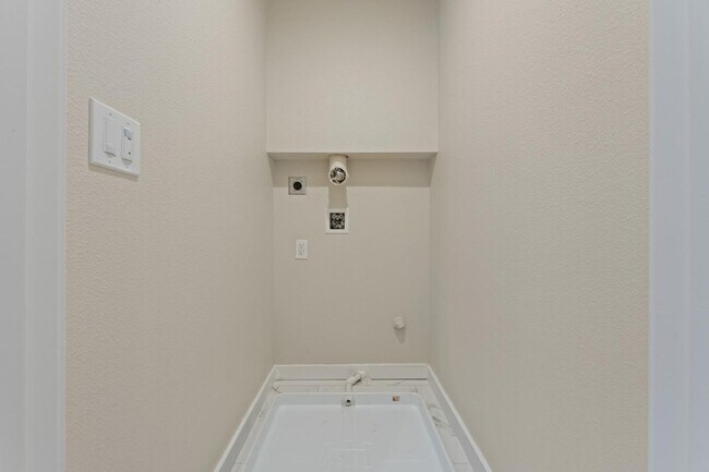 Building Photo - 3019 8th Ave