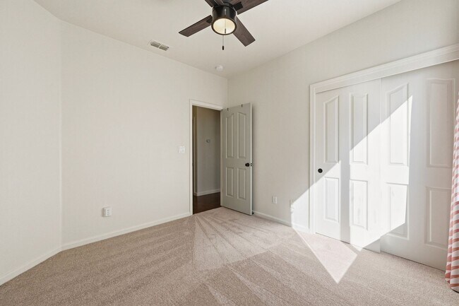 Building Photo - 1439 Gordon Dr