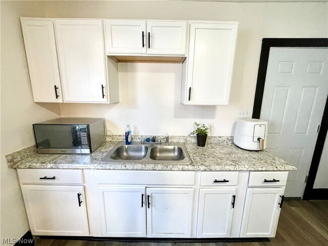 Building Photo - 4032 E 142nd St