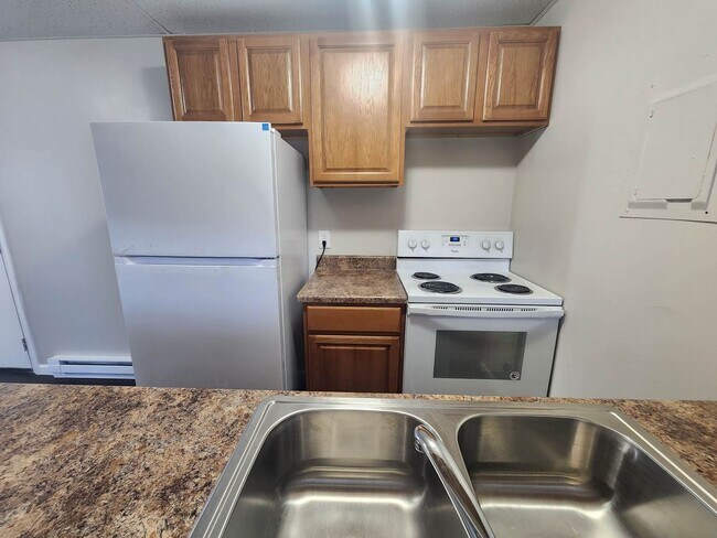 Building Photo - Utilities included!