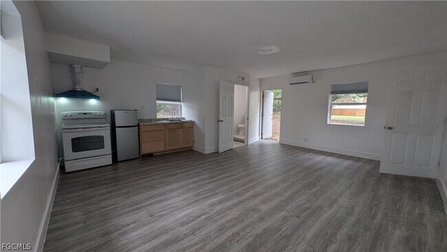 Building Photo - 660 S Missouri St