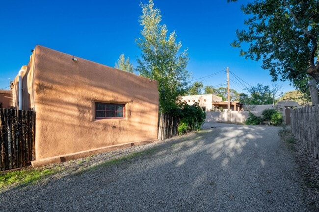 Building Photo - Santa Fe Charm in the Historic Guadalupe D...