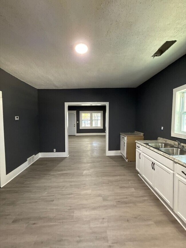 Building Photo - 3164 Yale Ave