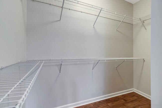 Building Photo - 1018 Hemlock Dr