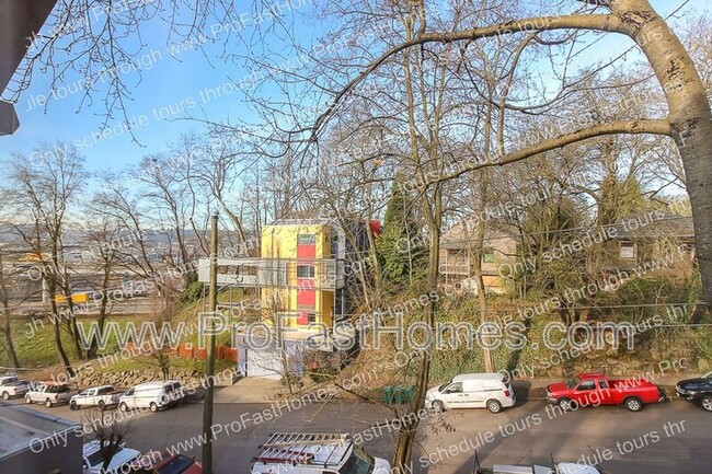 Building Photo - 3232 N Michigan Ave