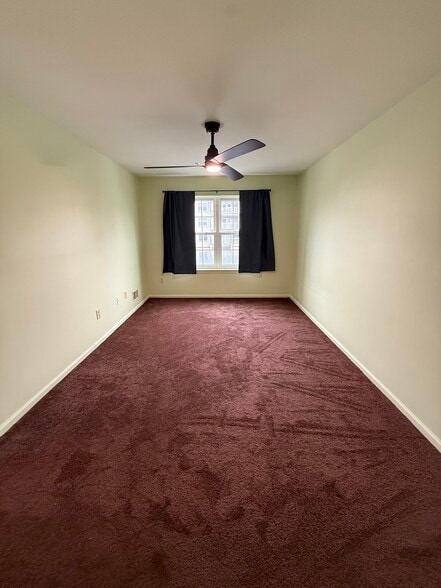 Building Photo - 1301 Waters Edge Dr