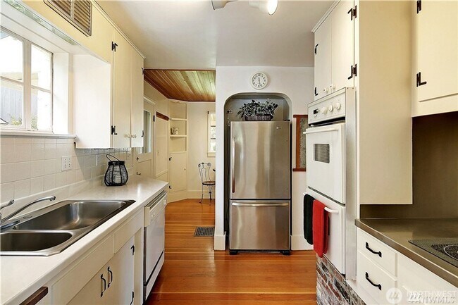 Building Photo - 3130 SW 167th St