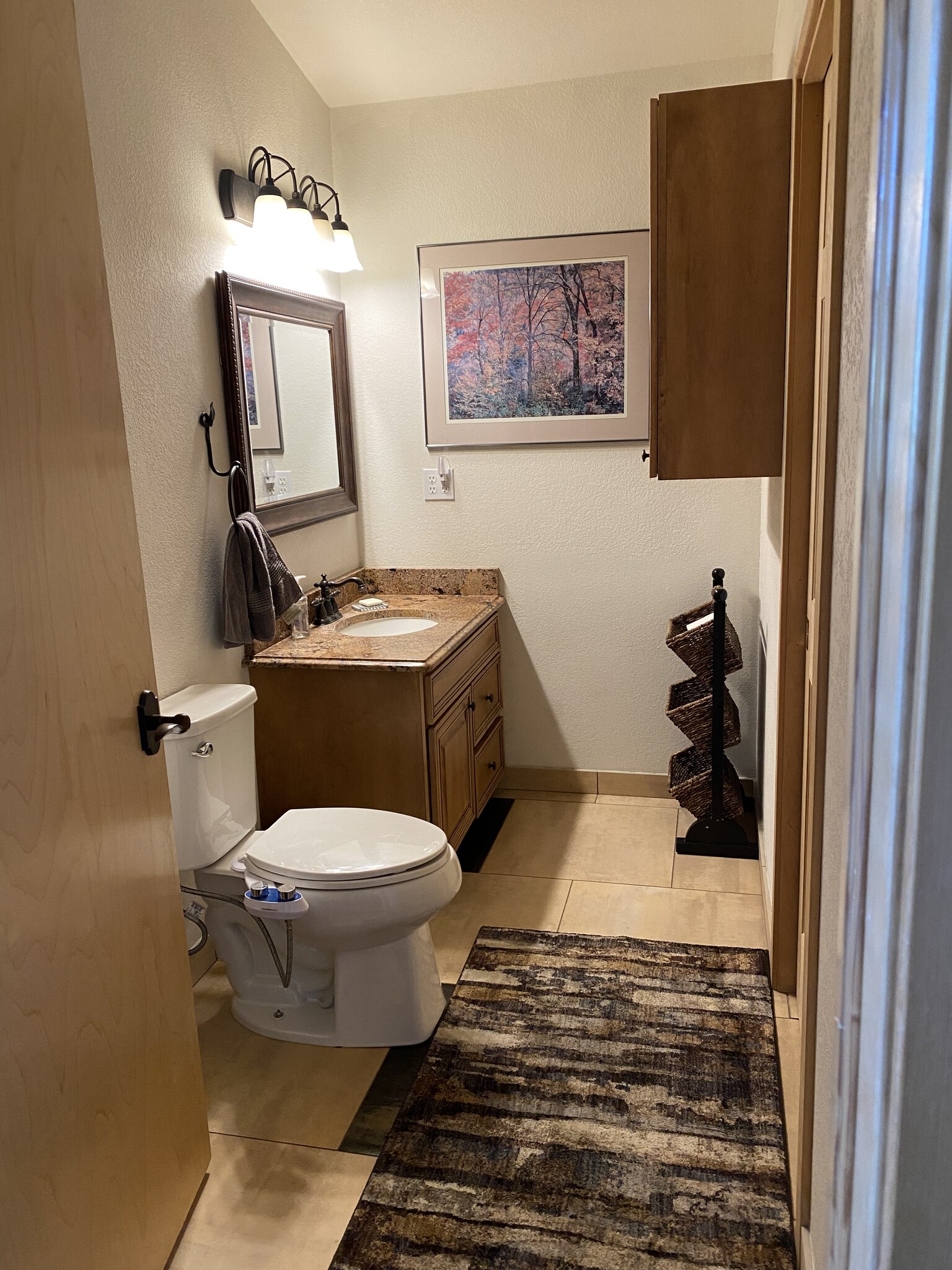 Upstairs 1/2 bath - 588 Lake View Cir W