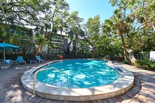 Building Photo - 1255 E Peppertree Dr