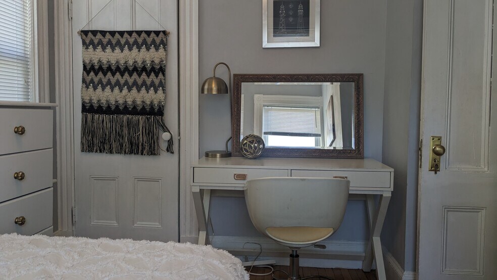 Small Room - 6 Boston Ave