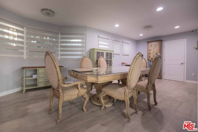 Building Photo - 1121 S Wilton Pl