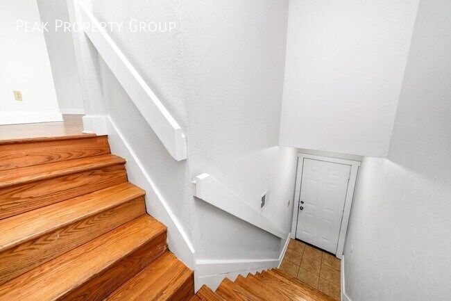 Building Photo - 1378 1/2 Indianola Avenue-