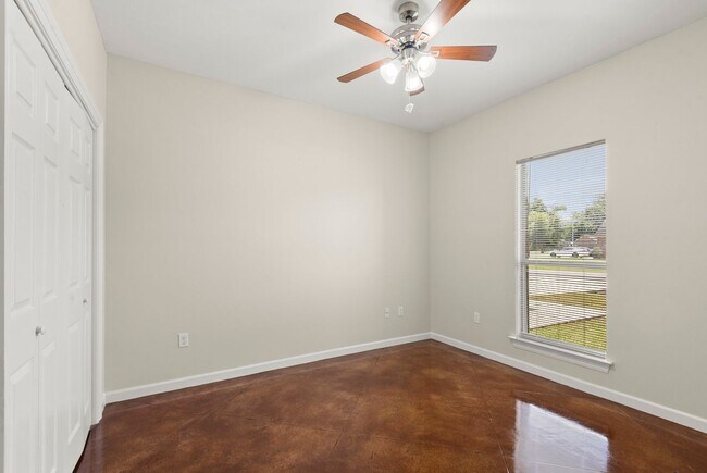 Building Photo - 3 BDR / 2 BATH Home  MOVE IN SPECIAL