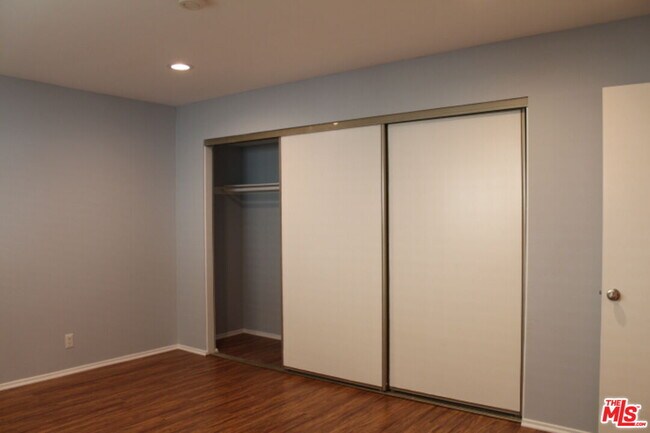 Building Photo - 2349 S Bentley Ave