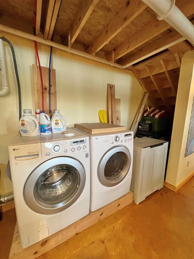 Building Photo - 185 Big Sandy Rd