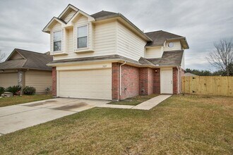 Building Photo - Move in Ready / 4 Bedrooms / Great Location
