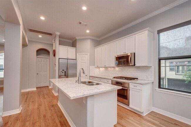 Building Photo - 1708 Utah St