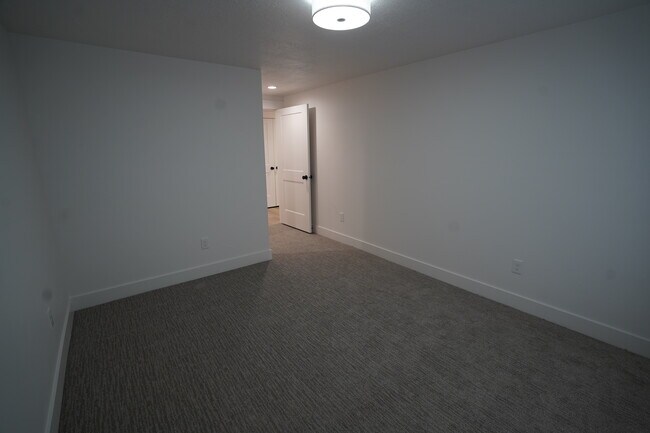 Building Photo - 428 S 975 W