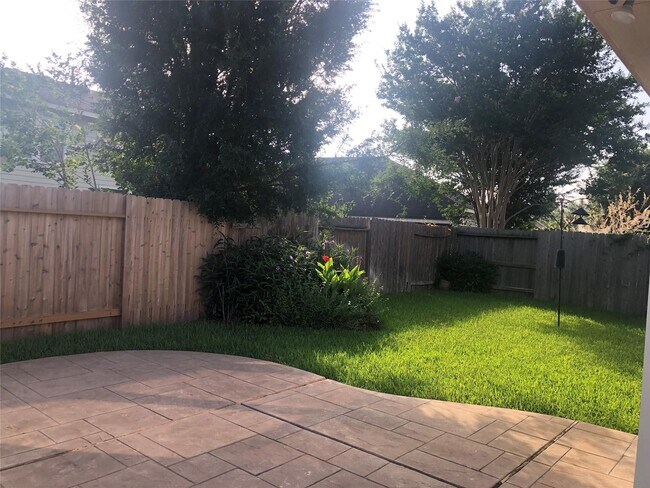 Building Photo - 7102 Thistlewood Park Ct