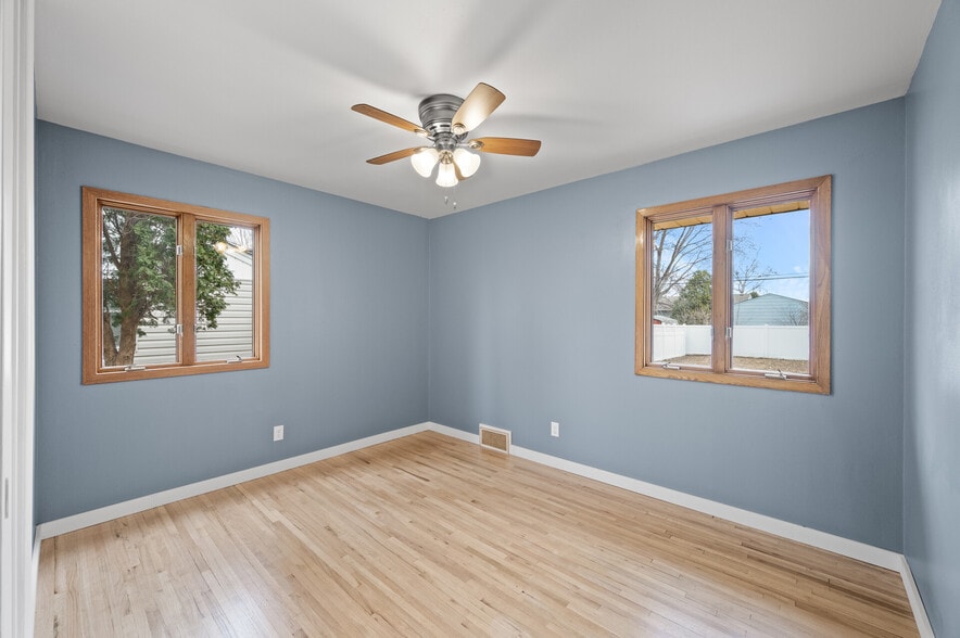 Building Photo - 5616 Nevada Ave N